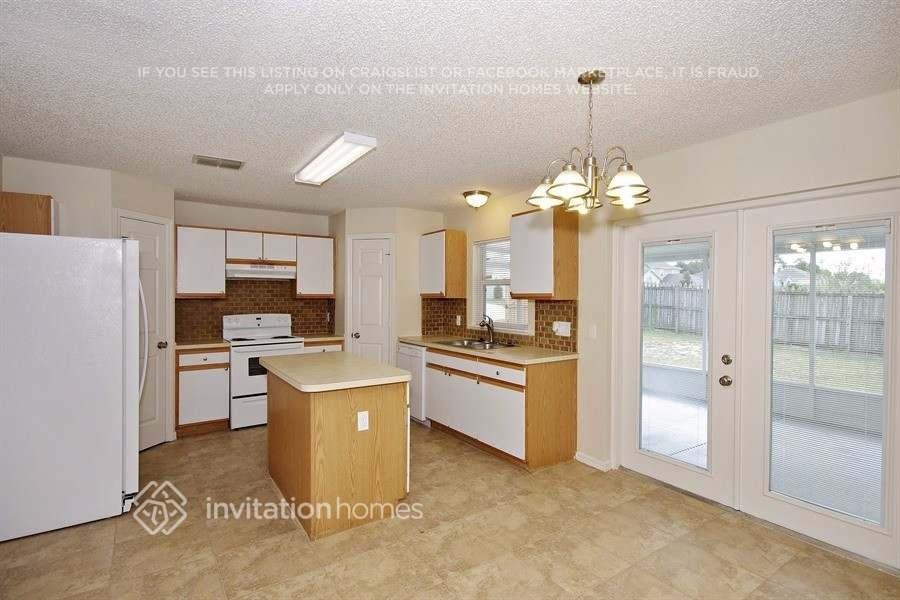 6702 Lorain St - Photo 3 of 19
