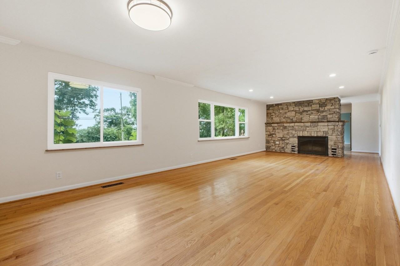 205 S Palisades Dr - Photo 3 of 26