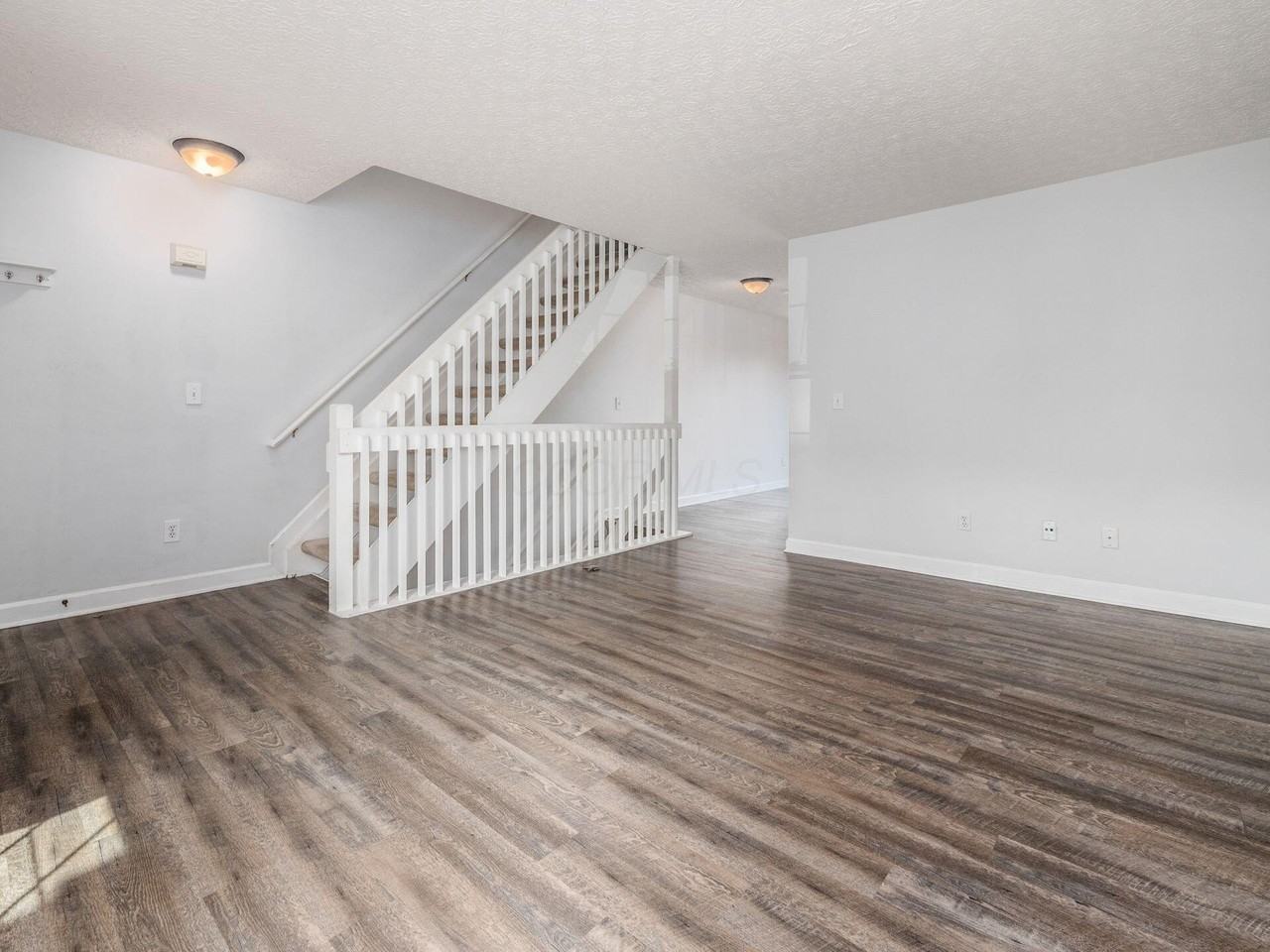 952 Charleston Way Dr - Photo 5 of 24