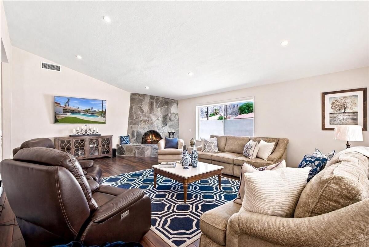 48551 San Pedro St - Photo 3 of 26