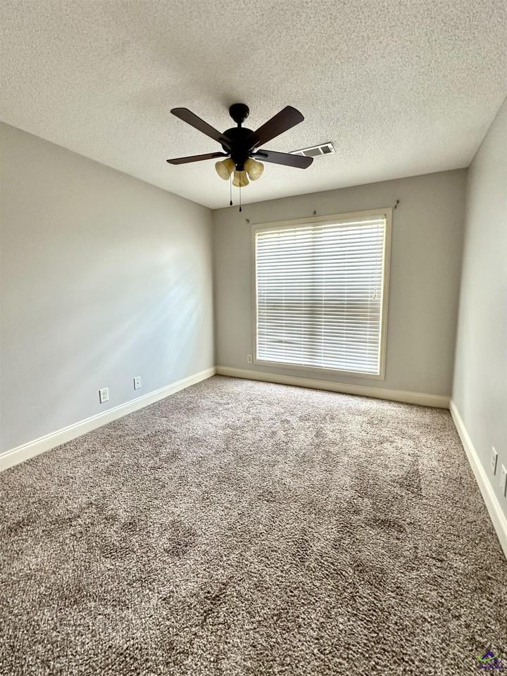 523 Grand Ave - Photo 4 of 15