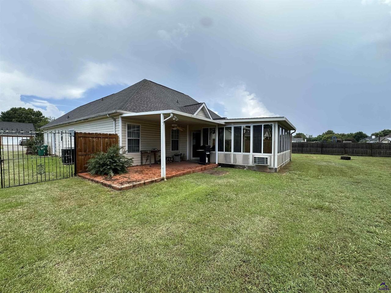 225 Autumn Woods Dr - Photo 2 of 4