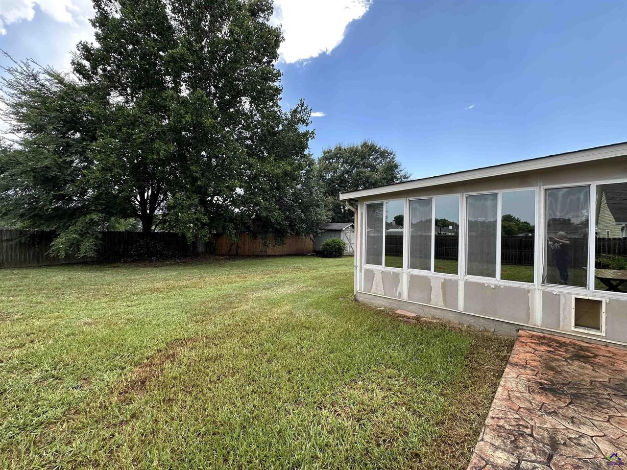 225 Autumn Woods Dr - Photo 3 of 4