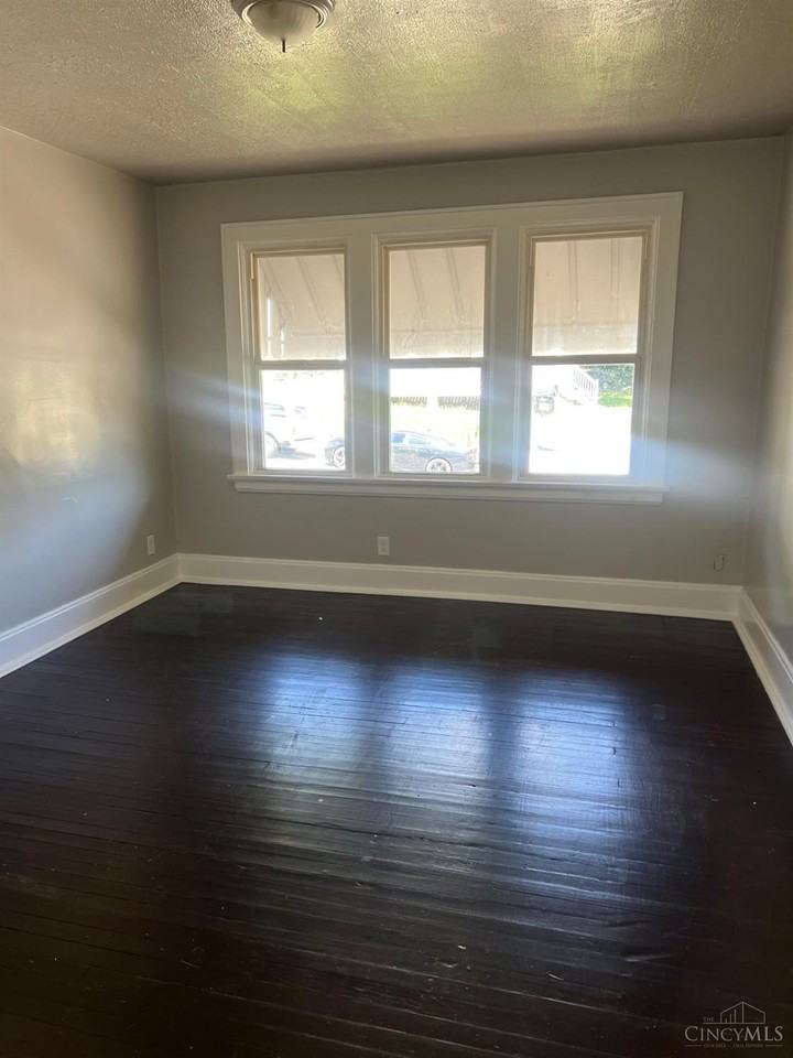 1125 Grand Ave - Photo 6 of 9