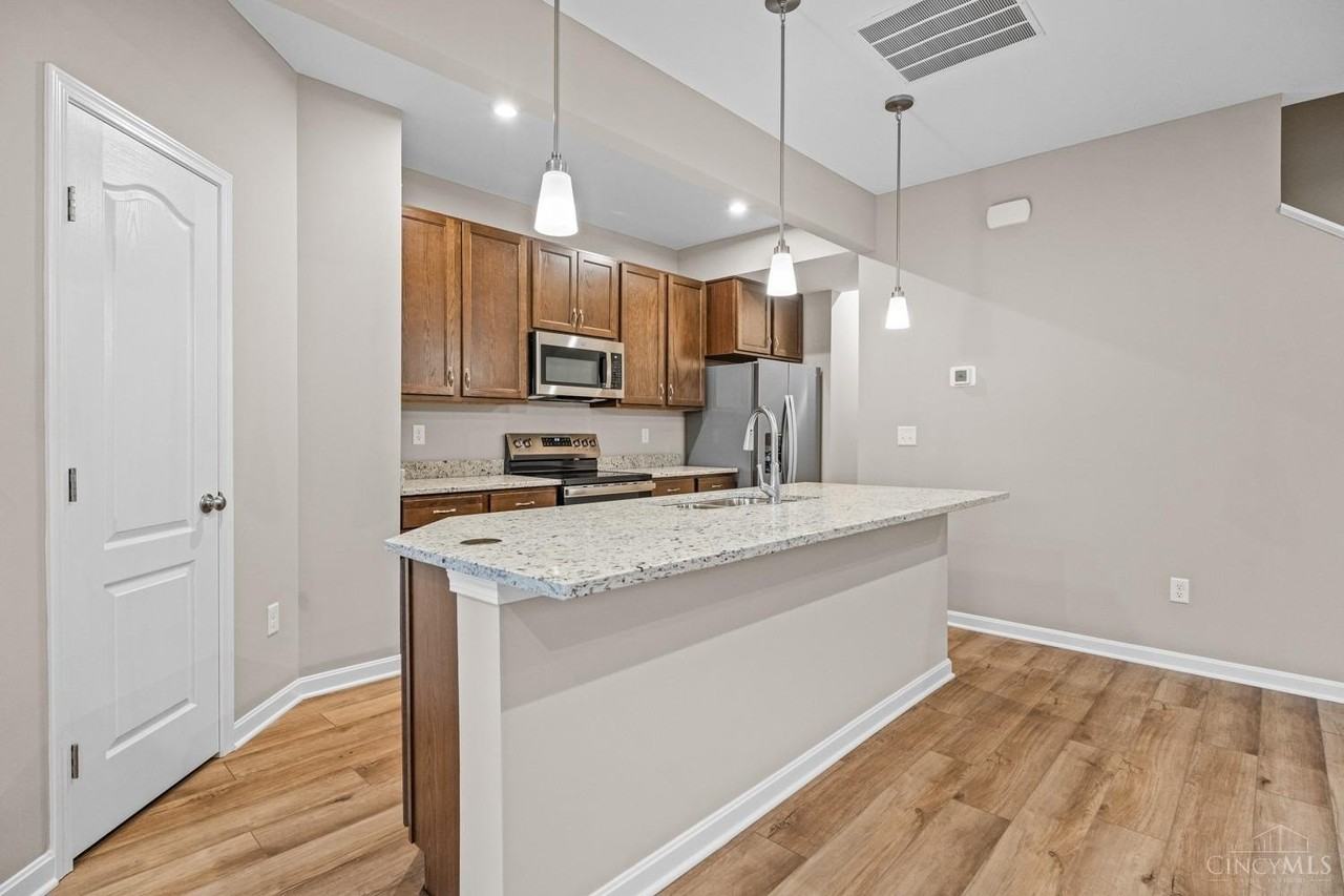 2076 Barleybrook St - Photo 6 of 24