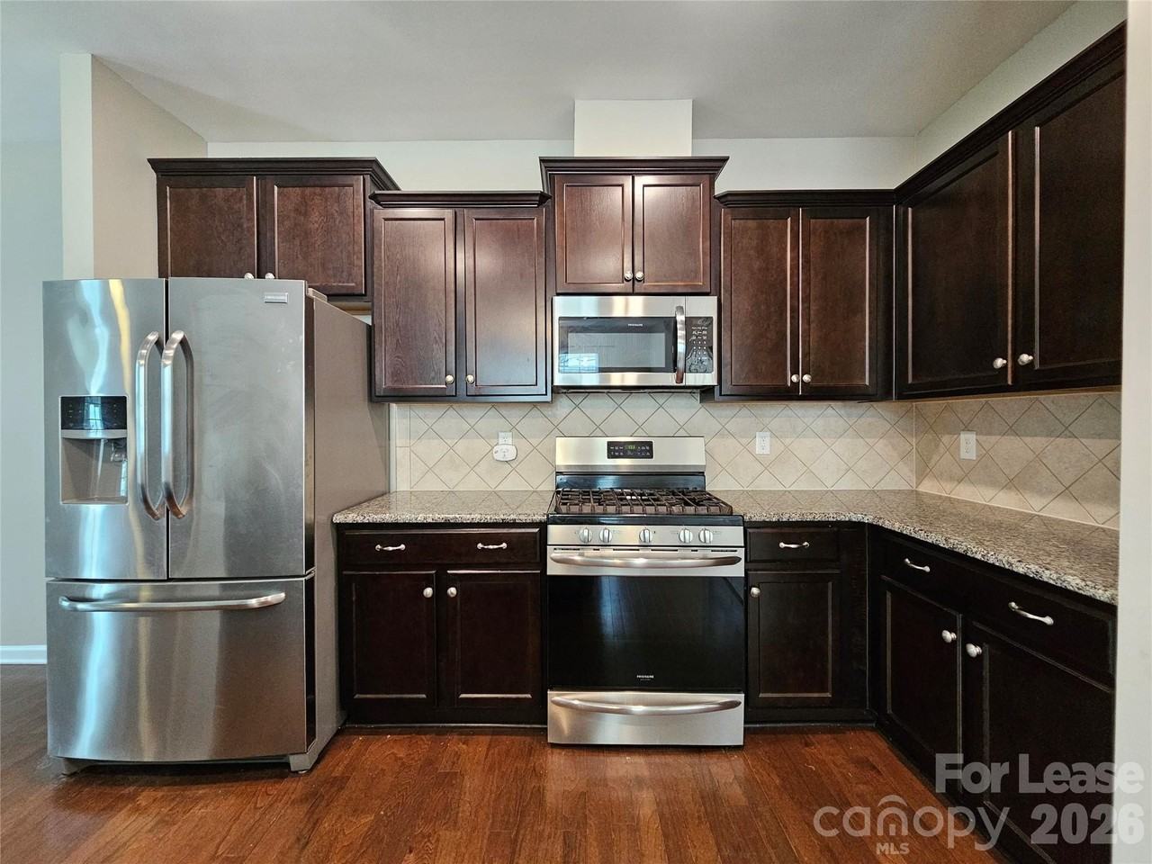 3233 Yarmouth Ln - Photo 2 of 19