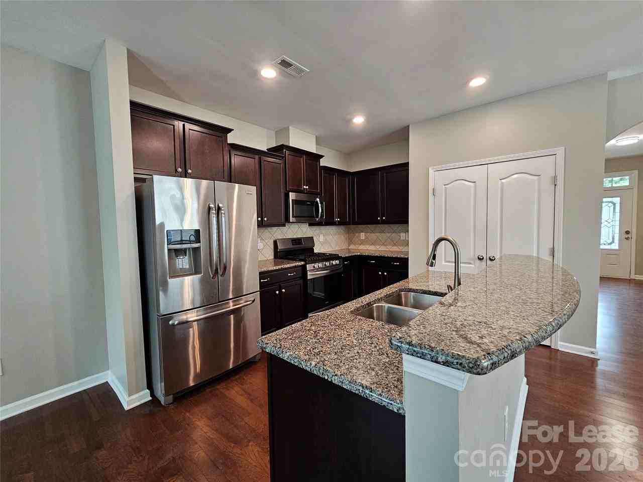 3233 Yarmouth Ln - Photo 3 of 19