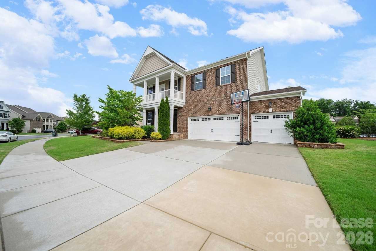 308 Somerled Way - Photo 3 of 40