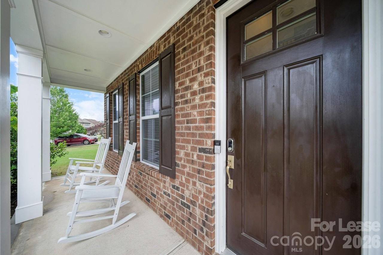 308 Somerled Way - Photo 4 of 40