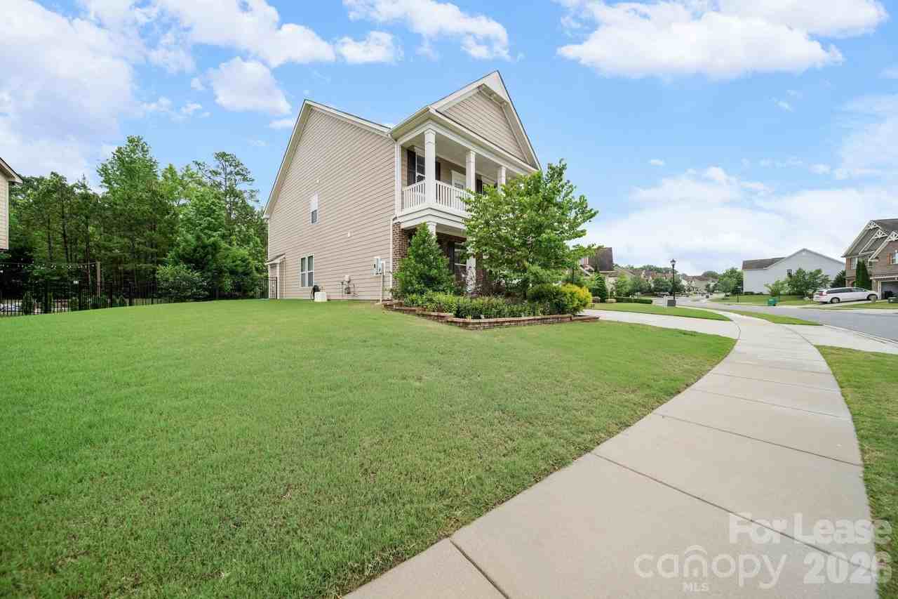 308 Somerled Way - Photo 5 of 40