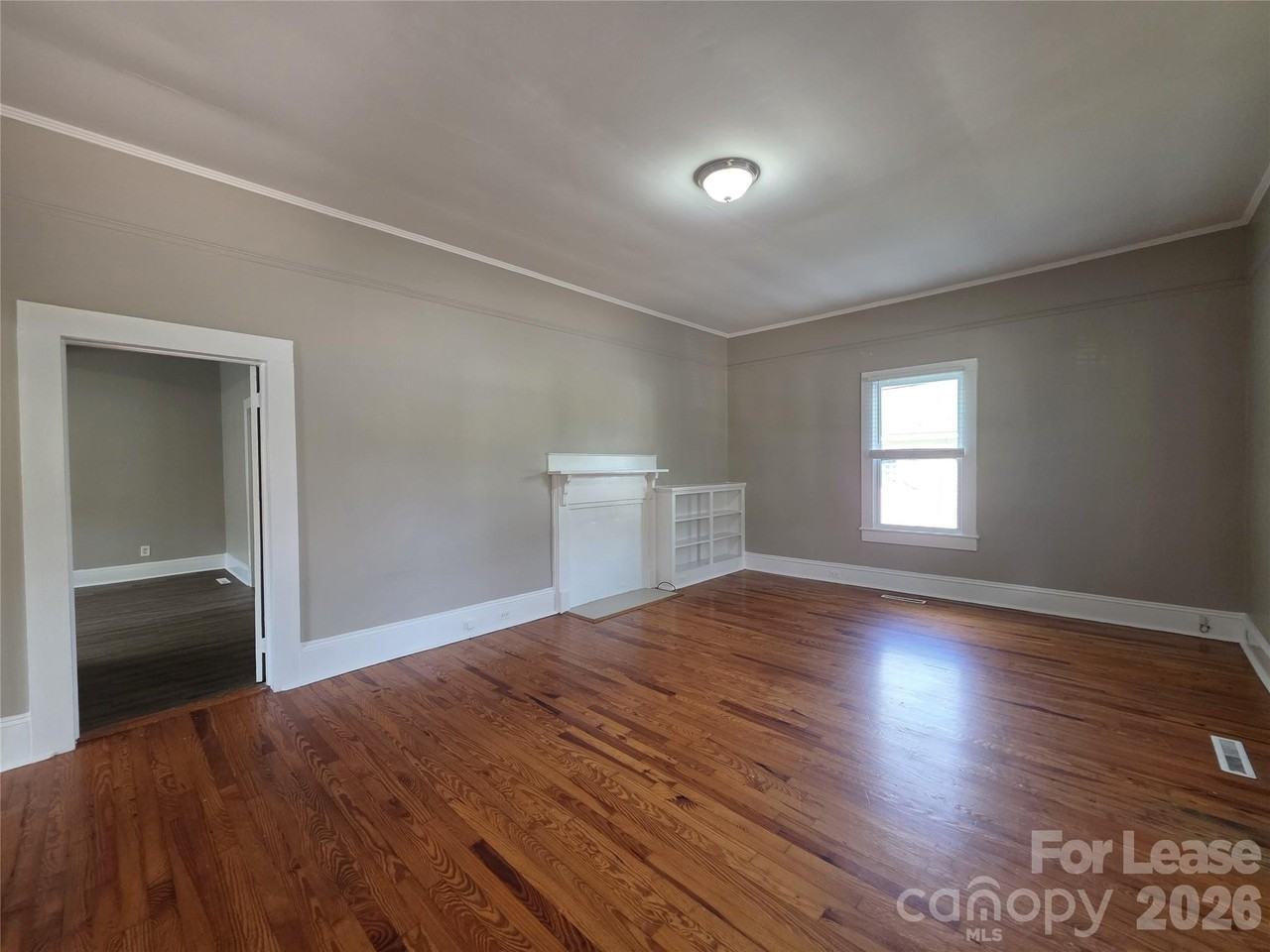 511 W 7th St - Photo 2 of 14