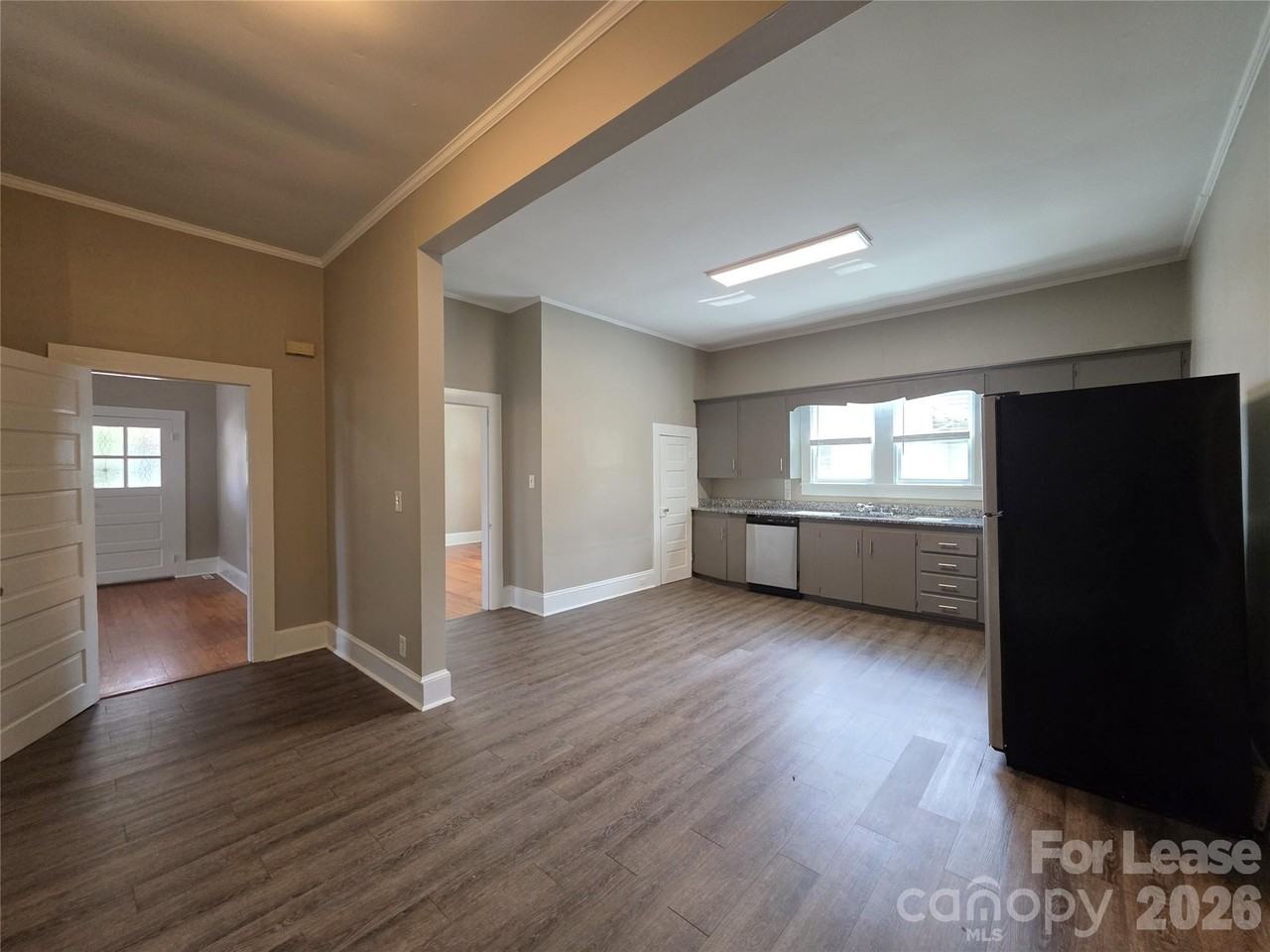 511 W 7th St - Photo 5 of 14