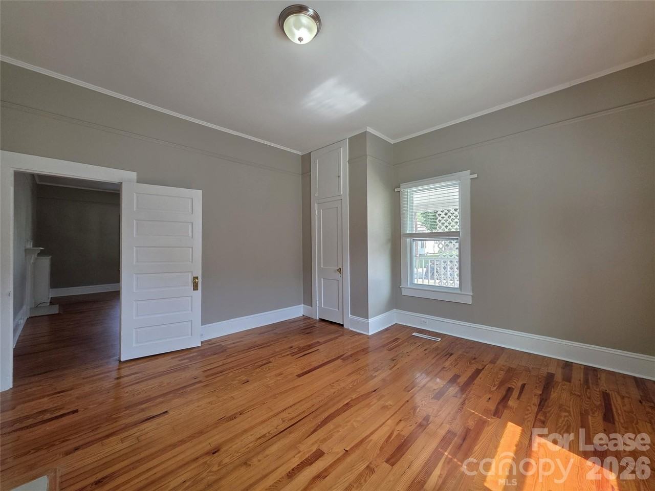 511 W 7th St - Photo 7 of 14