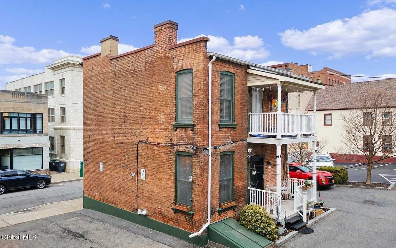 153 Barrett St - Photo 3 of 8