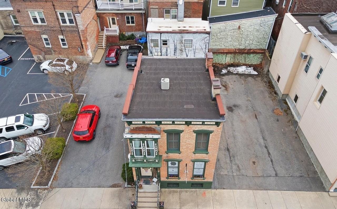 153 Barrett St - Photo 4 of 8