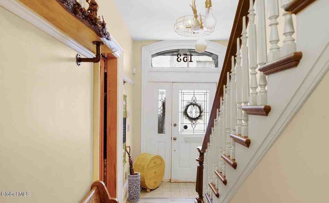 153 Barrett St - Photo 5 of 8
