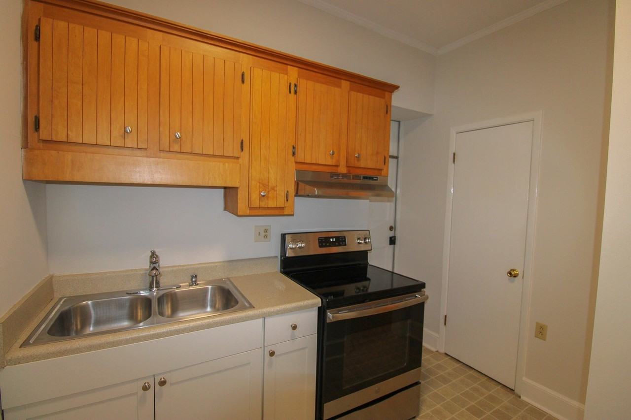 23 Archdale St #E - Photo 4 of 9