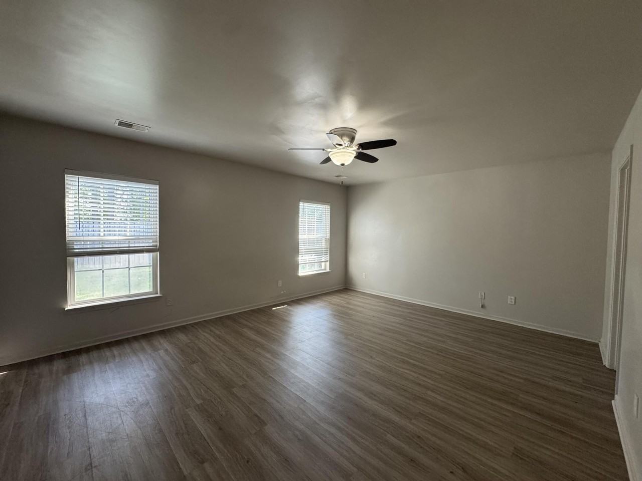 218 Wildberry Ln - Photo 4 of 10
