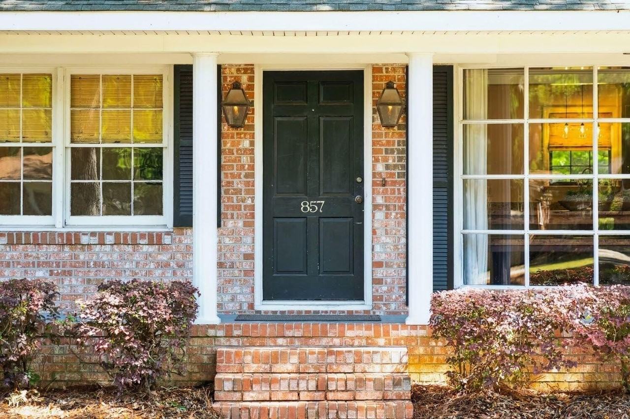 857 Stiles Dr - Photo 2 of 31