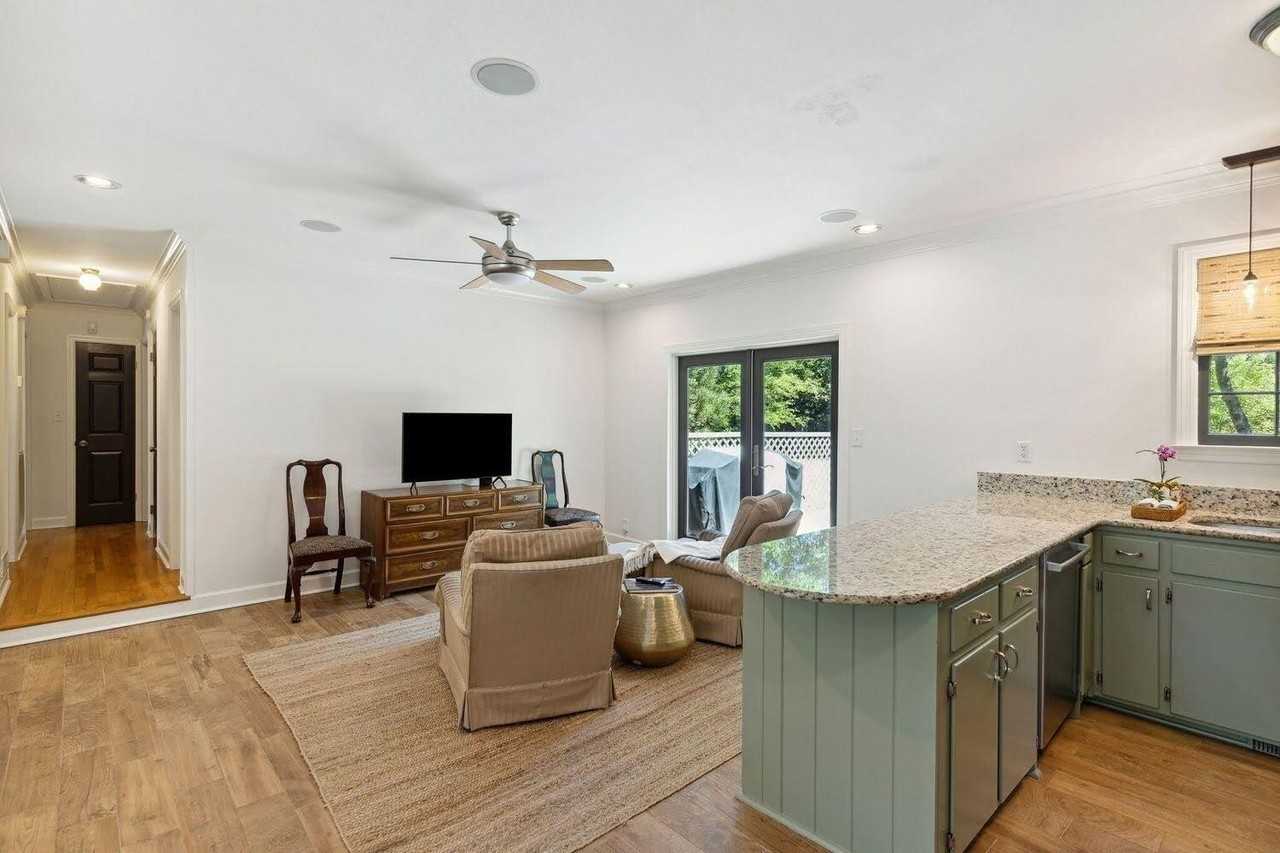 857 Stiles Dr - Photo 4 of 31