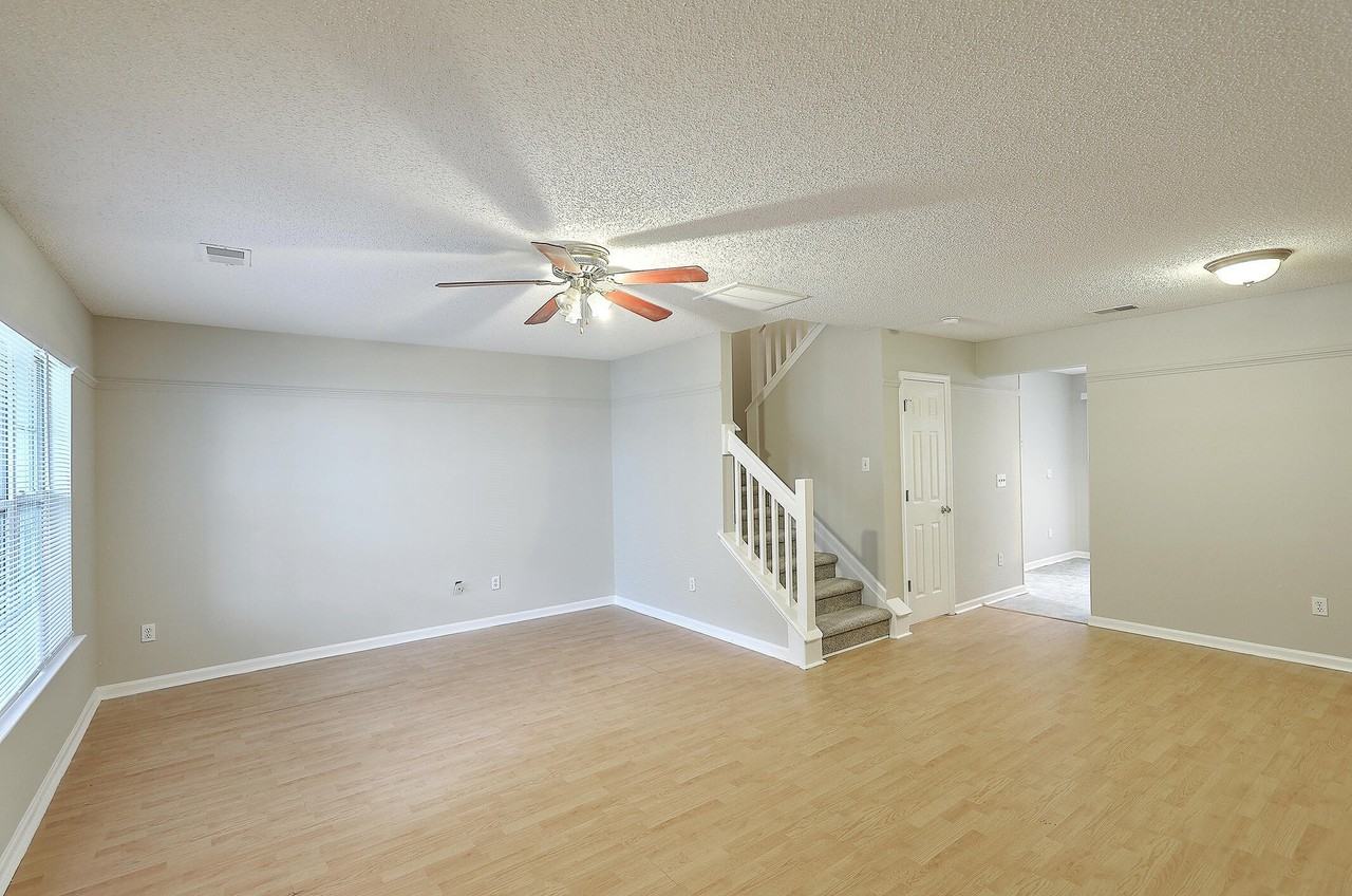 8074 Shadow Oak Dr - Photo 5 of 27