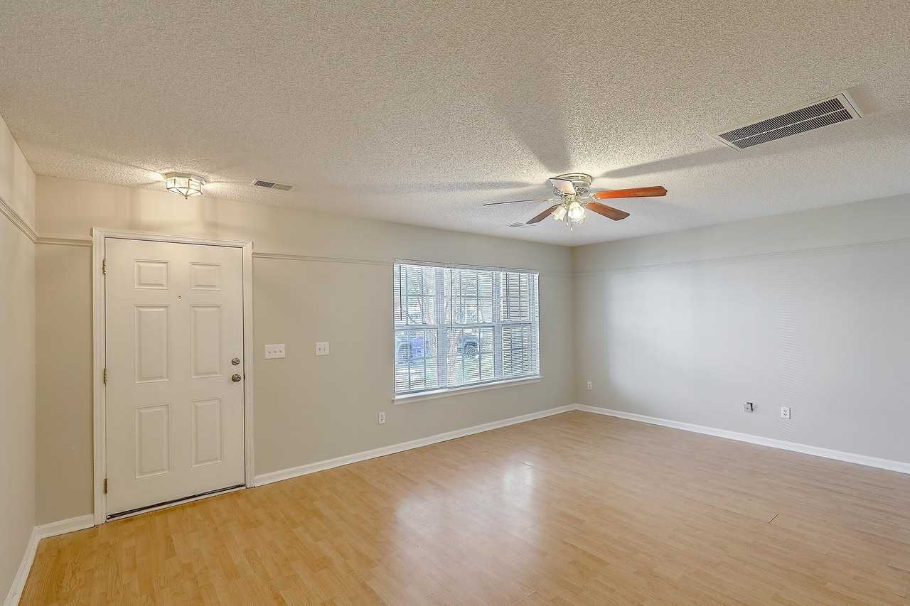 8074 Shadow Oak Dr - Photo 6 of 27
