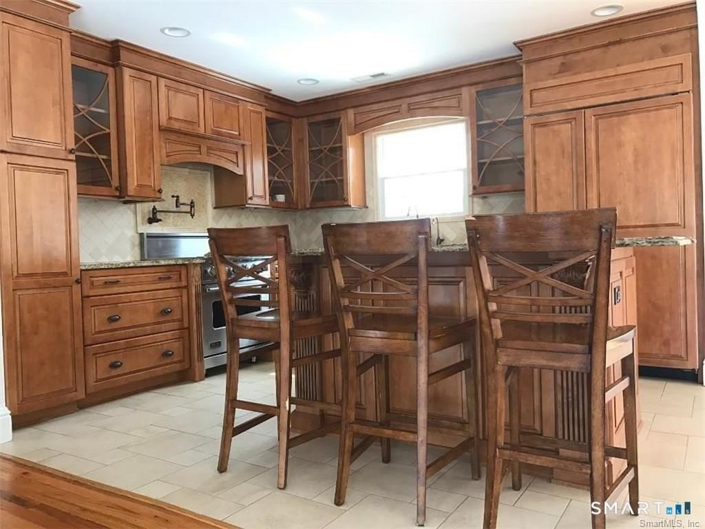 51 Continental Dr - Photo 4 of 17