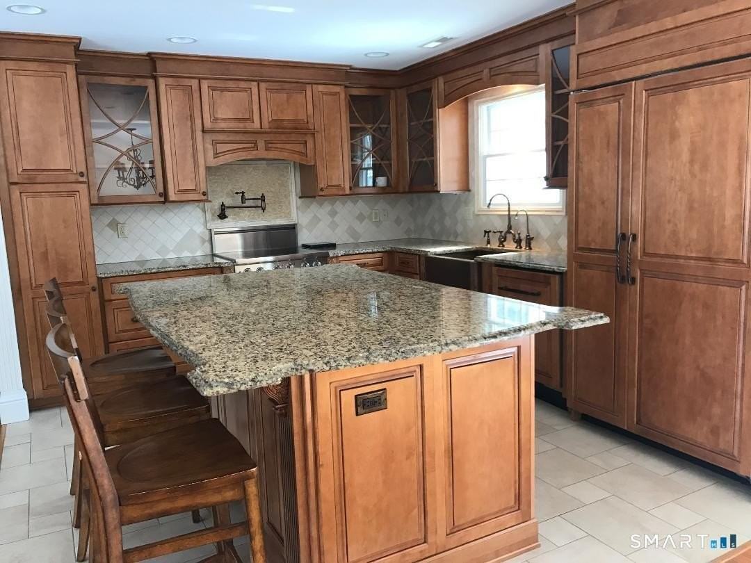 51 Continental Dr - Photo 5 of 17