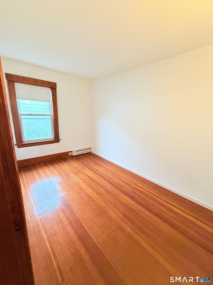 84 Putnam St - Photo 4 of 12