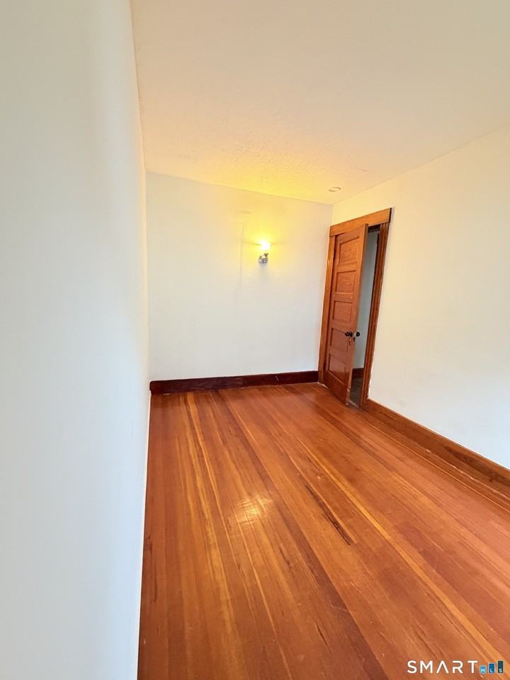 84 Putnam St - Photo 6 of 12
