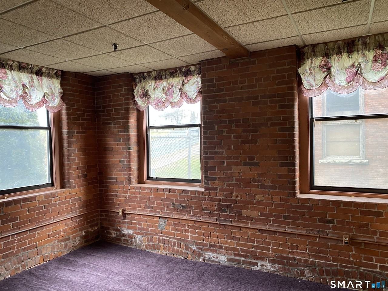 222 Williams St E #112 - Photo 6 of 12