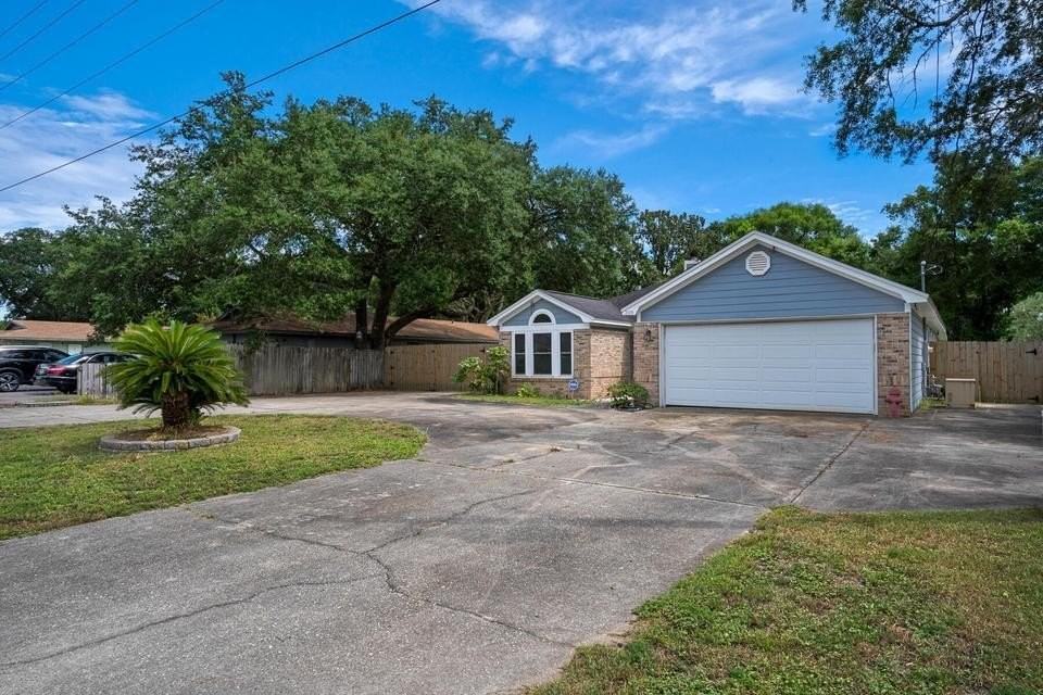 318 Pelham Rd - Photo 2 of 21