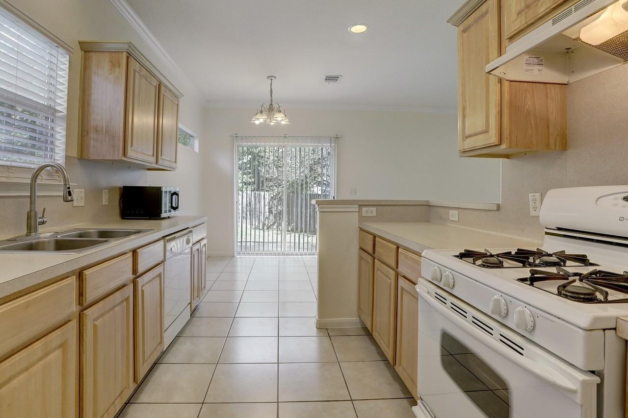 308 Blackson Ave - Photo 5 of 14