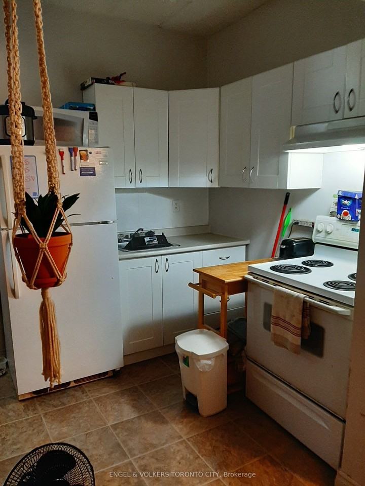 1242 College Street 3 - Photo 3 of 8