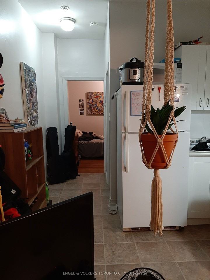 1242 College Street 3 - Photo 4 of 8