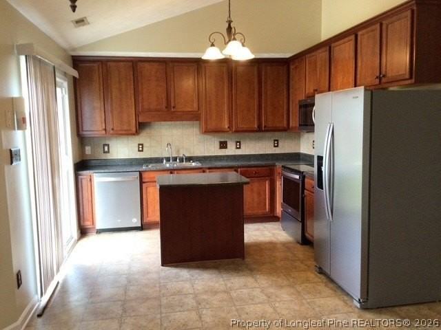 696 Fairfield Cir - Photo 4 of 11