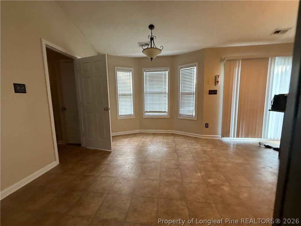 696 Fairfield Cir - Photo 5 of 11