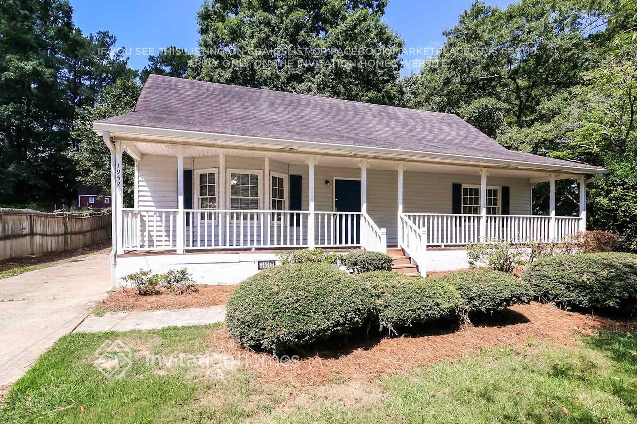 1952 Red Rose Ln - Photo 4 of 18