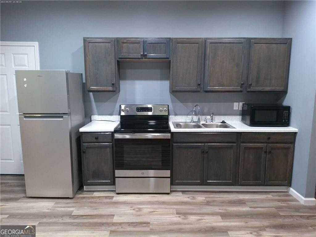 1471 Cliff View Ter #B - Photo 3 of 13