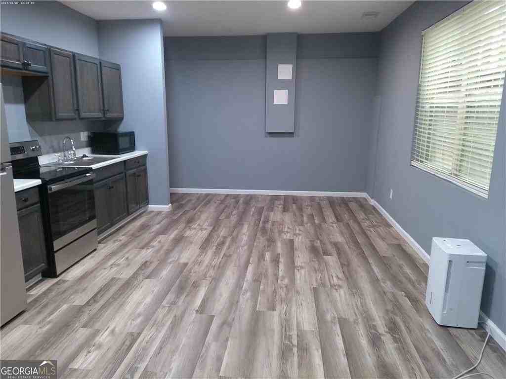 1471 Cliff View Ter #B - Photo 4 of 13