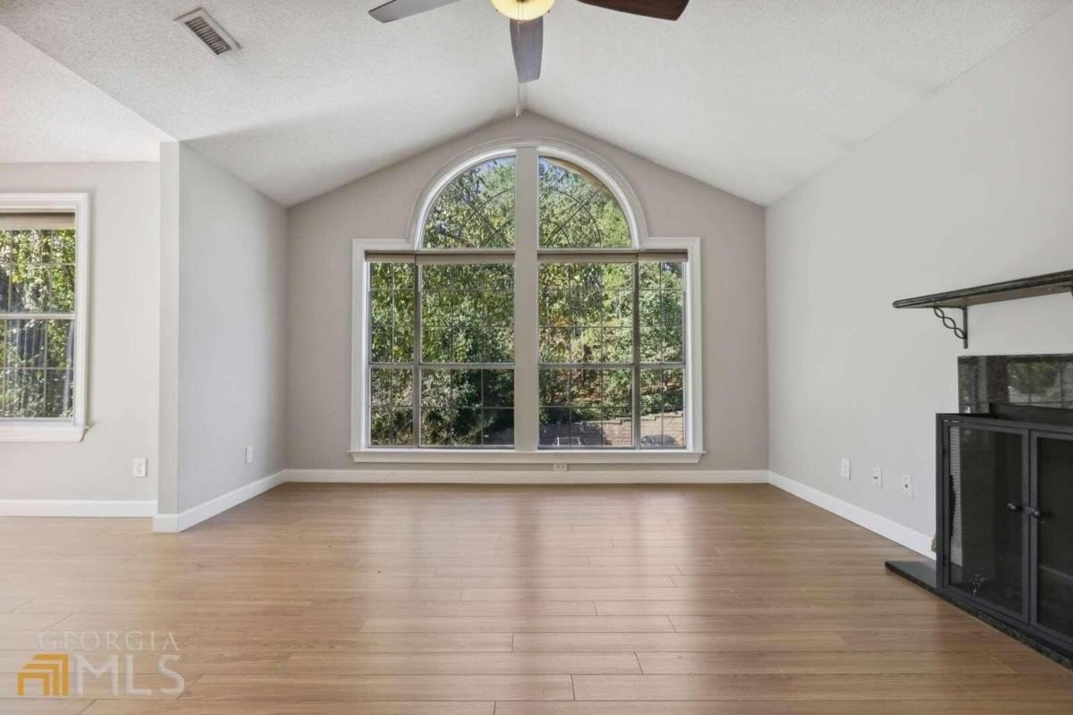 1007 Sandy Lane Dr - Photo 4 of 27