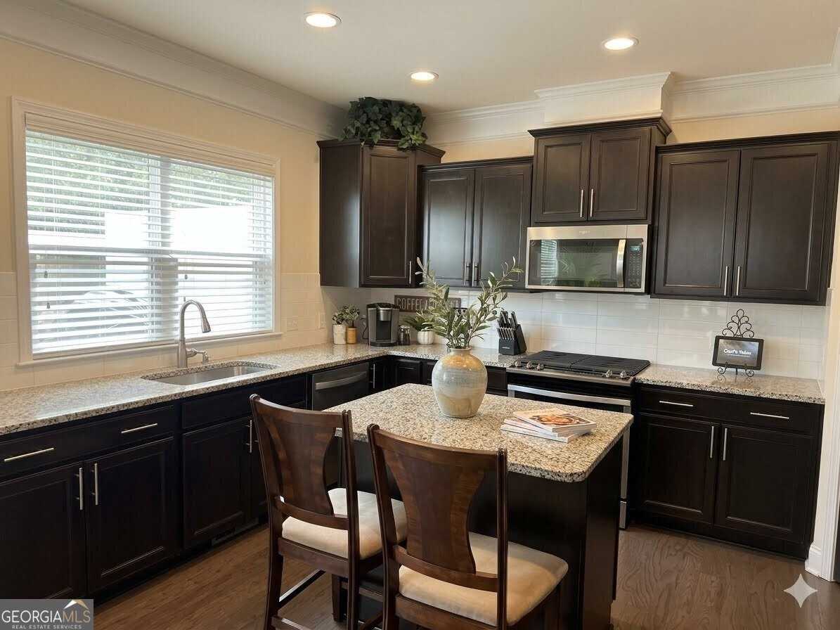 6272 Century Park Pl Se - Photo 6 of 23