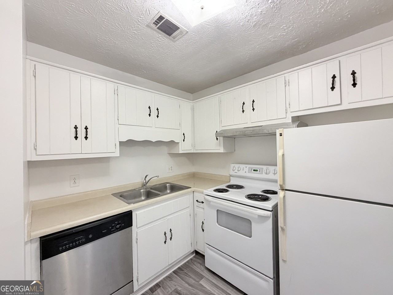 460 Rustwood Dr - Photo 5 of 10