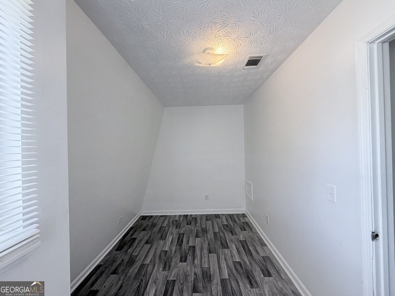 460 Rustwood Dr - Photo 7 of 10