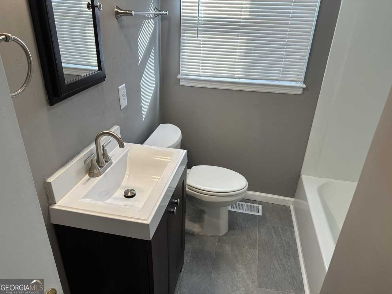 1545 Gaylor Dr Se - Photo 6 of 30