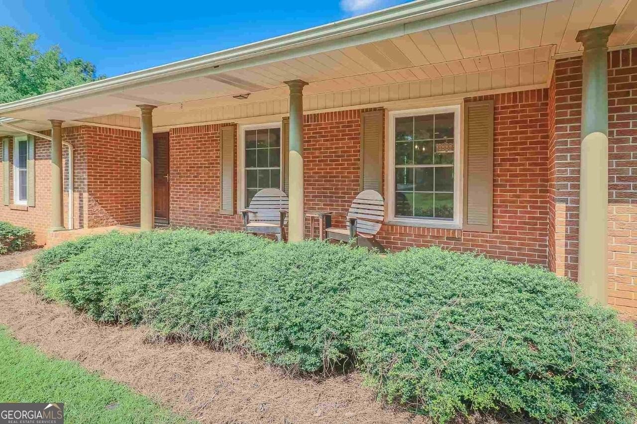 99 Woodvalley Dr - Photo 2 of 36