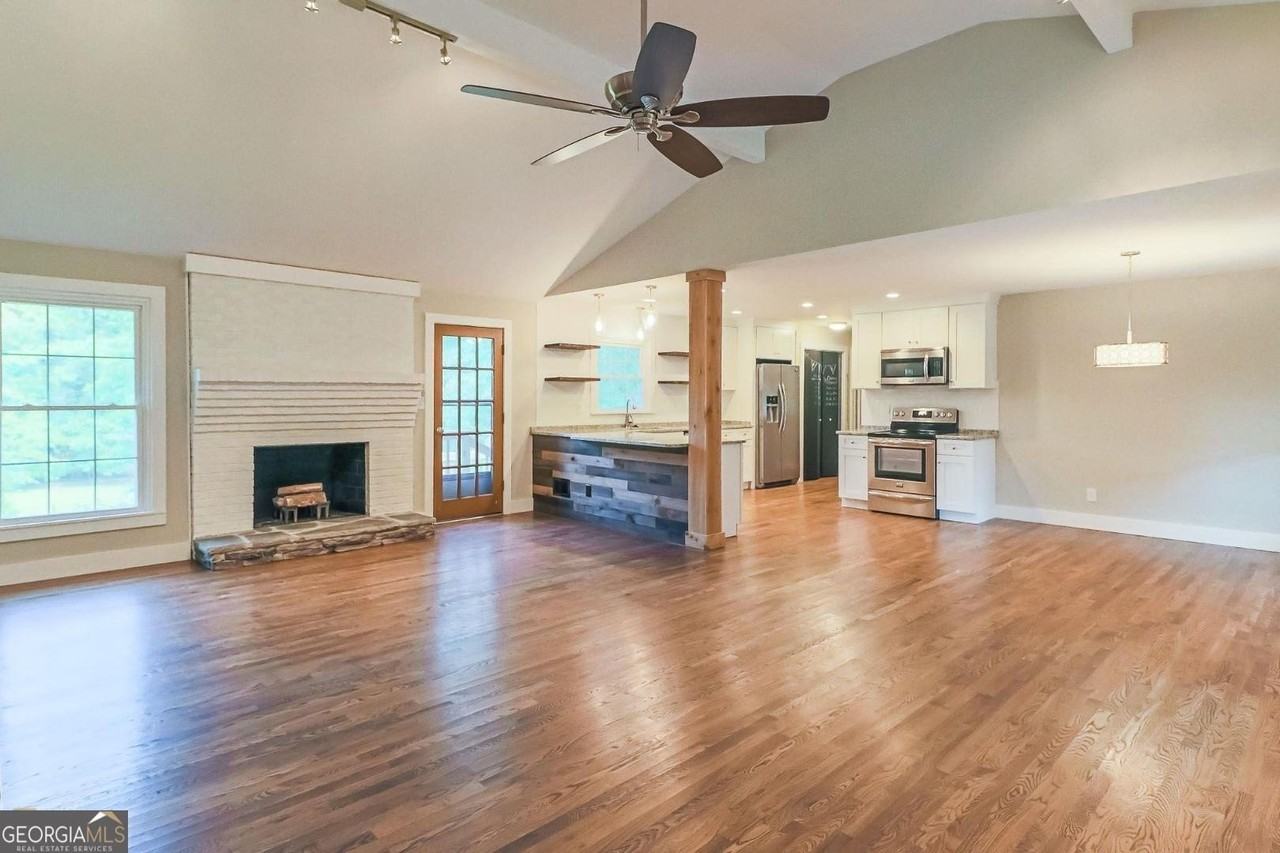 99 Woodvalley Dr - Photo 4 of 36