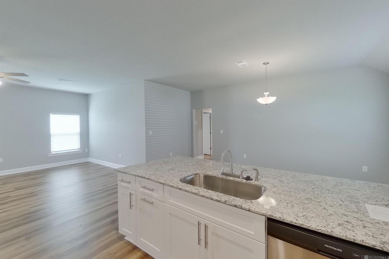 13772 Willowmore Dr - Photo 3 of 19