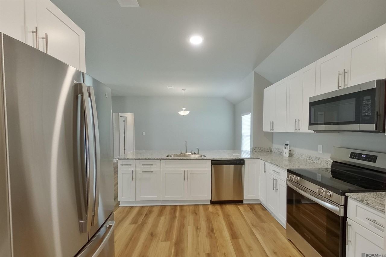 13772 Willowmore Dr - Photo 4 of 19