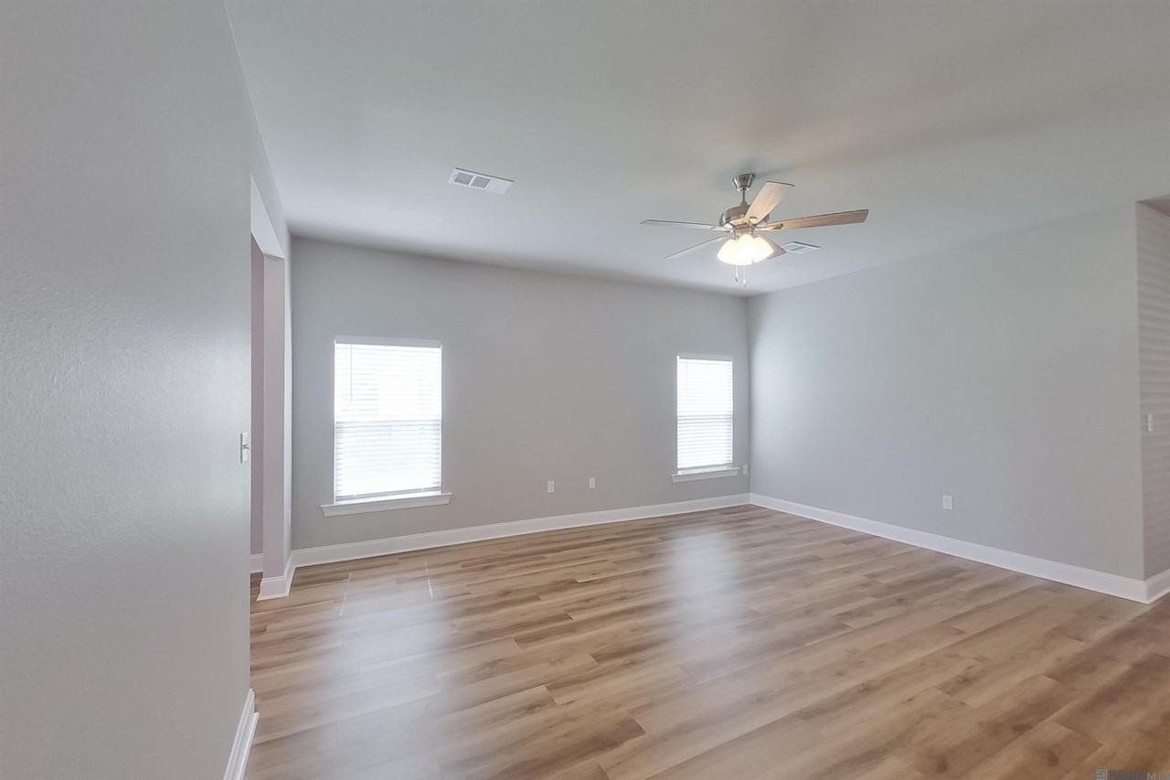 13772 Willowmore Dr - Photo 2 of 19